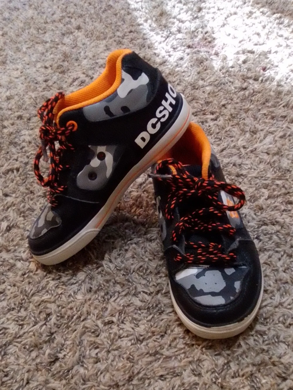 #. DC Kids Radar Skate Shoes.Black & Orange. Size: 1 Youth